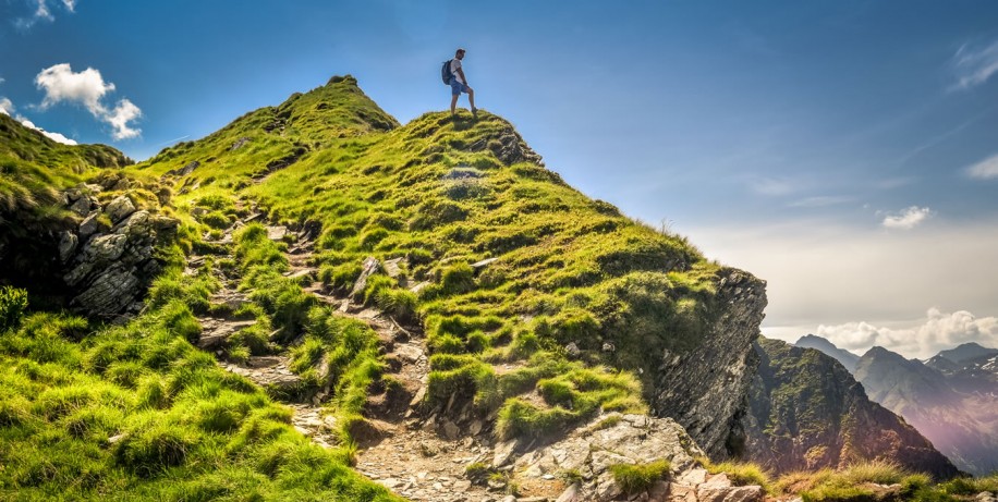 Wandern und die Aussicht am Gipfel genießen